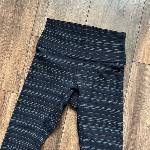 Lululemon Navy Striped Cropped Ankle Cut High Waist Leggings Sz 6 - Picture 3 of 8
